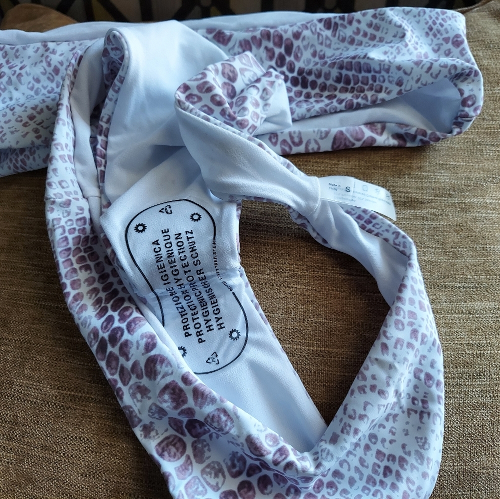 Bathing suit - Picture 2 of 3